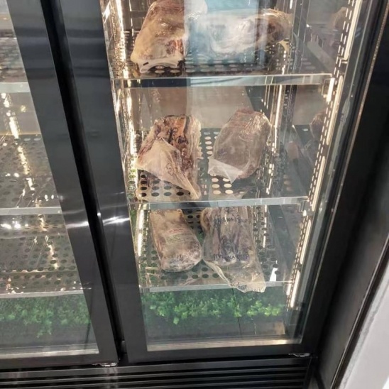 Tres de la puerta de vidrio de acero inoxidable negro de carne de gabinete de la pantalla 